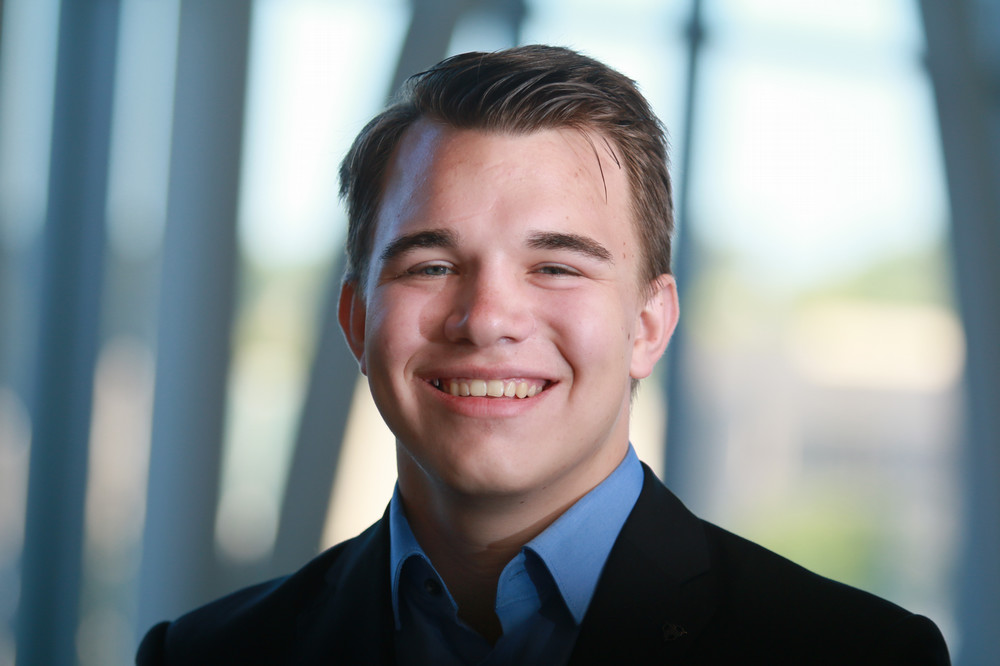 oliver dyer headshot