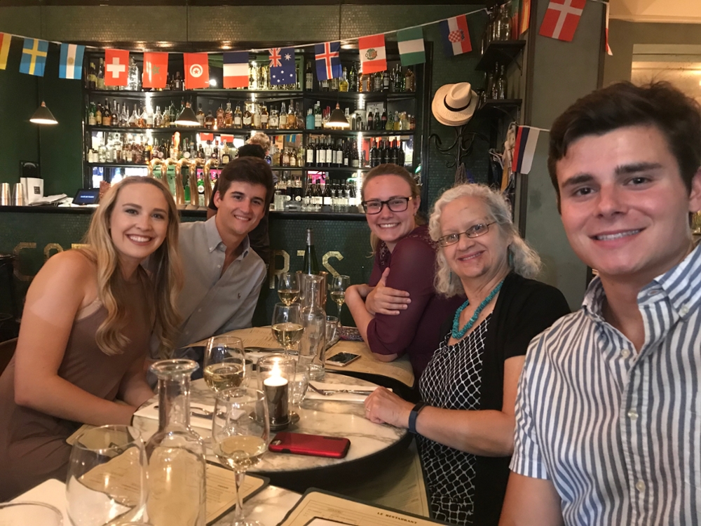 Photo of XU Students and Faculty in a Restaurant