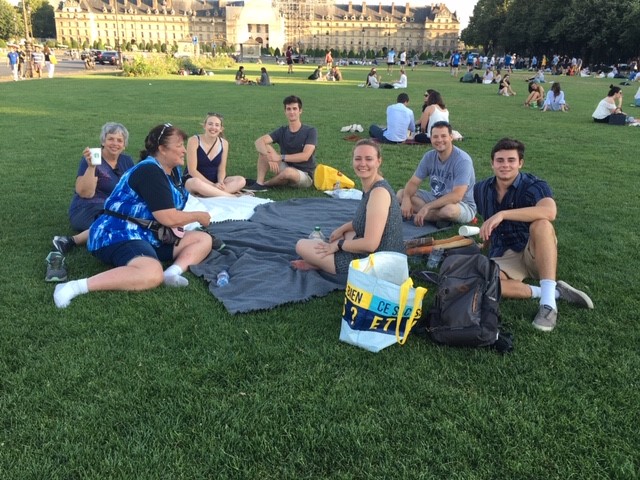 Photo of XU Students and Faculty having a Picnic