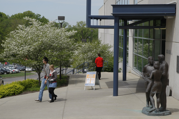 Hoff Statue by Cintas Center