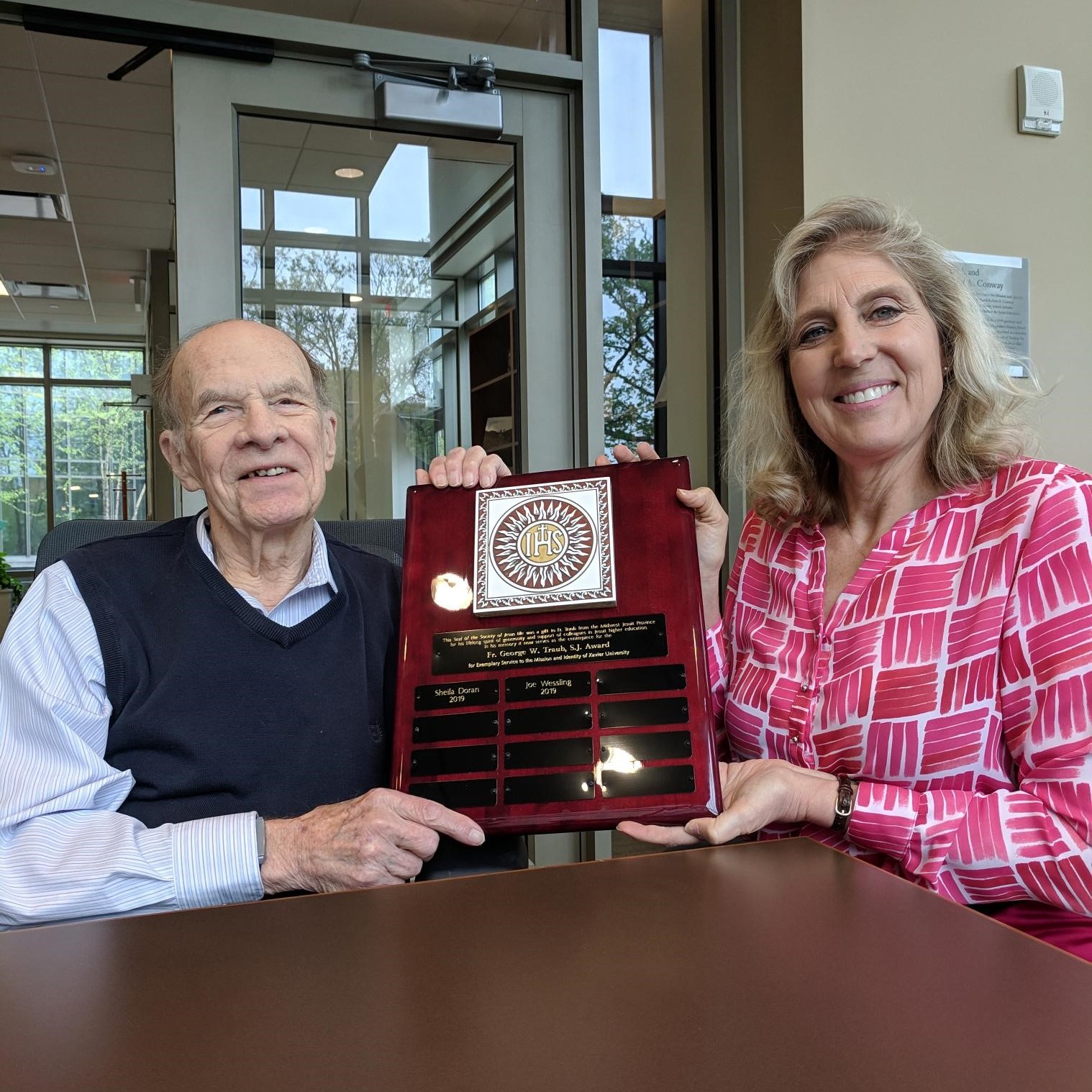 Photo of Joe Wessling receiving the award