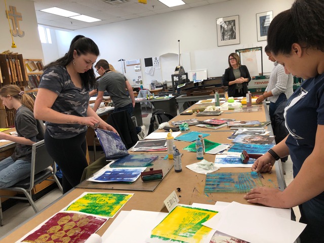 Susan Mahan works with Xavier art students