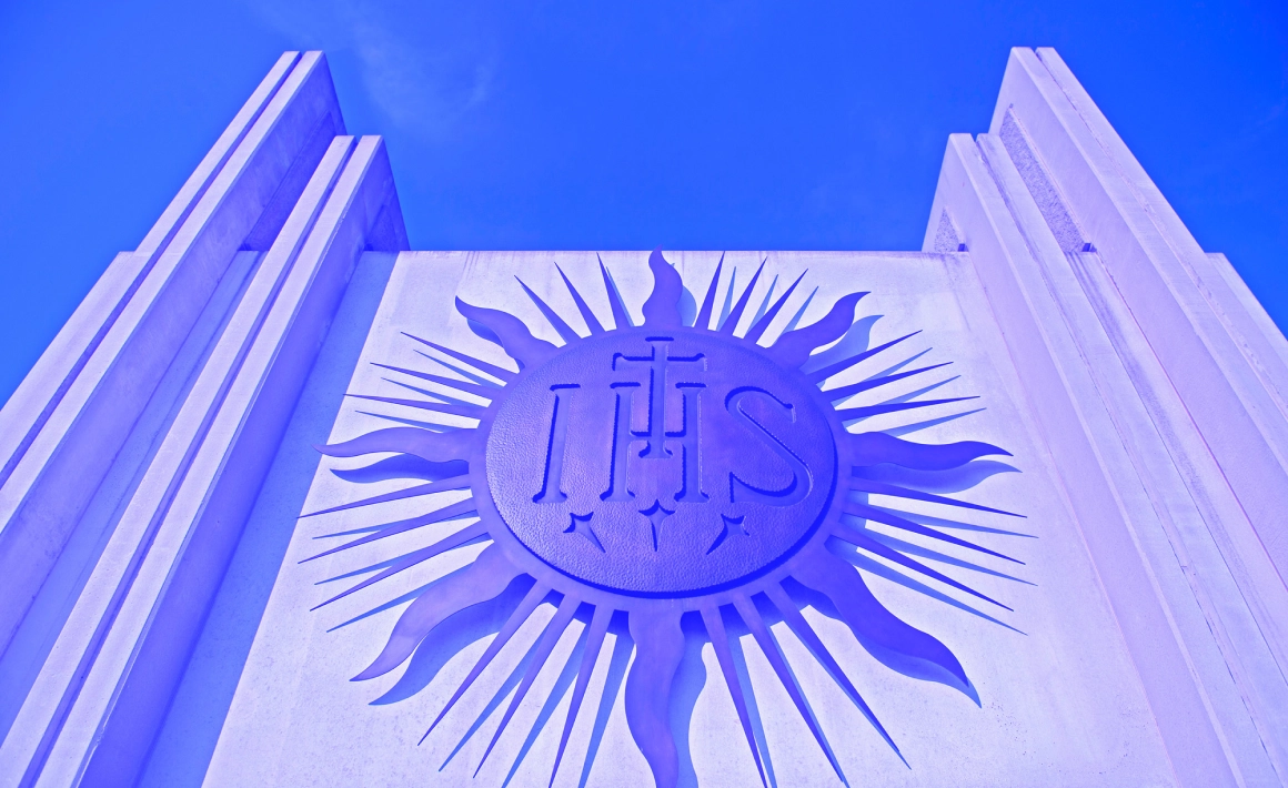 Jesuit emblem above the entrance to Bellarmine Chapel
