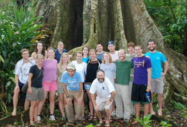 Group Photo of Students on a Study Abroad trip in Costa Rica