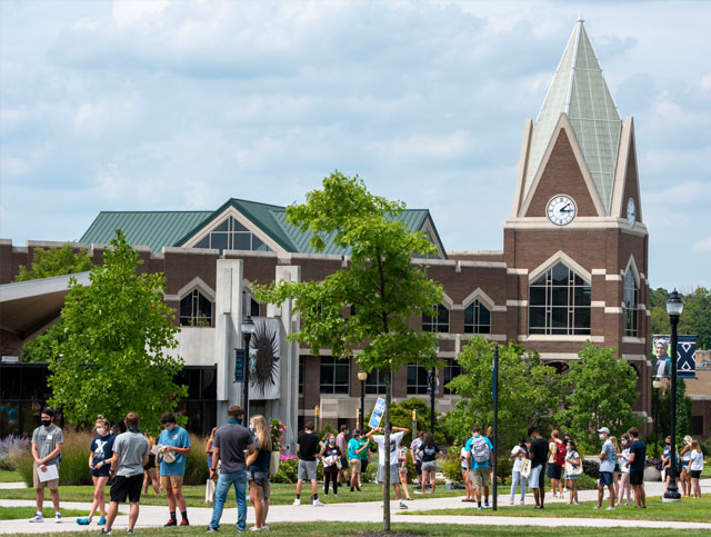 Students walking outside Gallagher Student Center during the first week of class