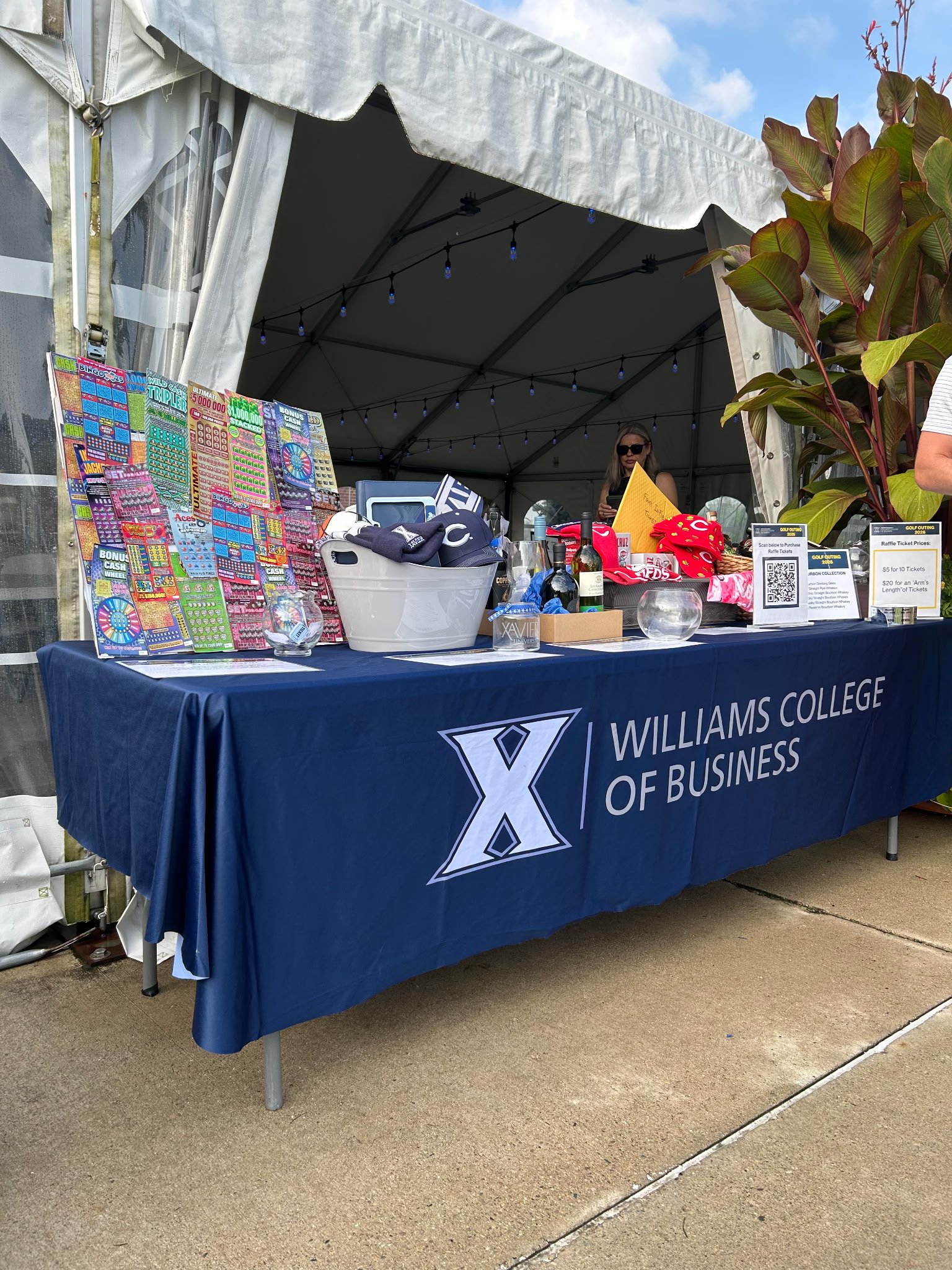 Golf Event table with gifts